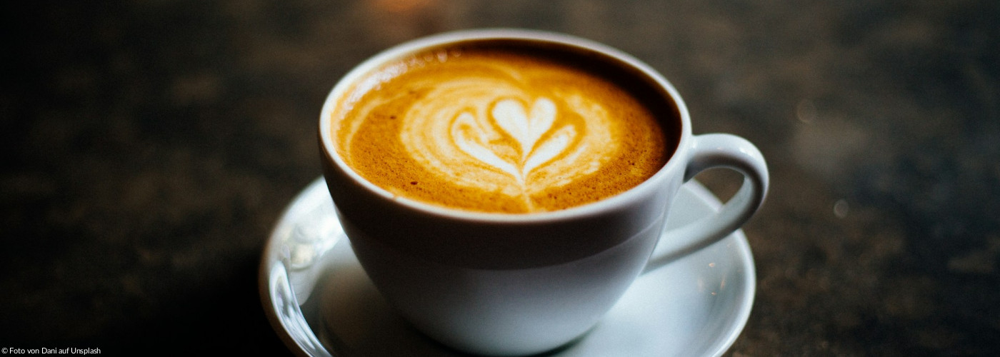 Tasse Kaffee auf Untertasse