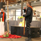 Pfarrer Möwes und Pfarrer Reuther am Kreuz
