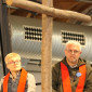 Pfarrerin Roth und Dekan Plank hören zu